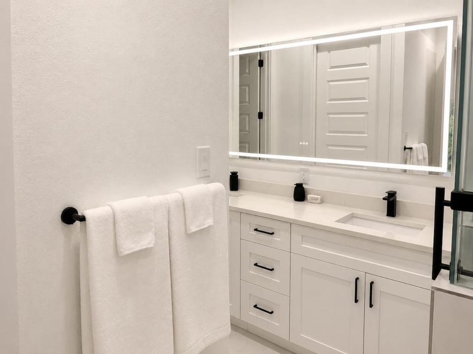 Modern 3BR Luxury Home Near Downtown Houston House in Harris County
