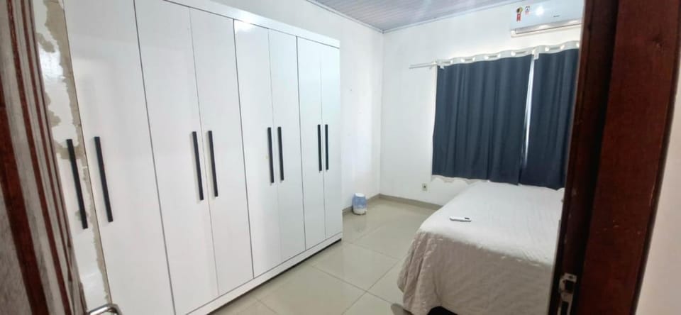 Bed, Bedroom, wardrobe, air conditioner