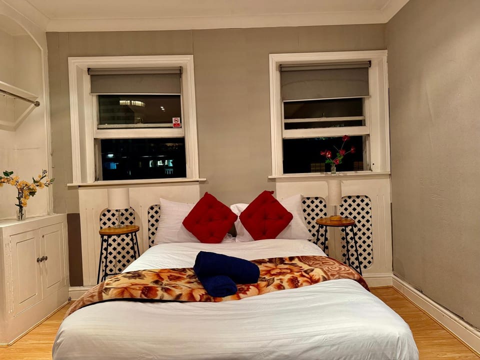 Modern 2 Bedroom Apartment-Hyde Park & Edgware Road Apartment in City of Westminster
