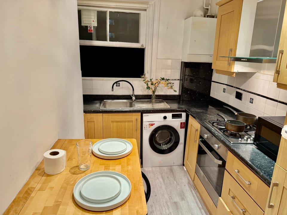 Modern 2 Bedroom Apartment-Hyde Park & Edgware Road Apartment in City of Westminster