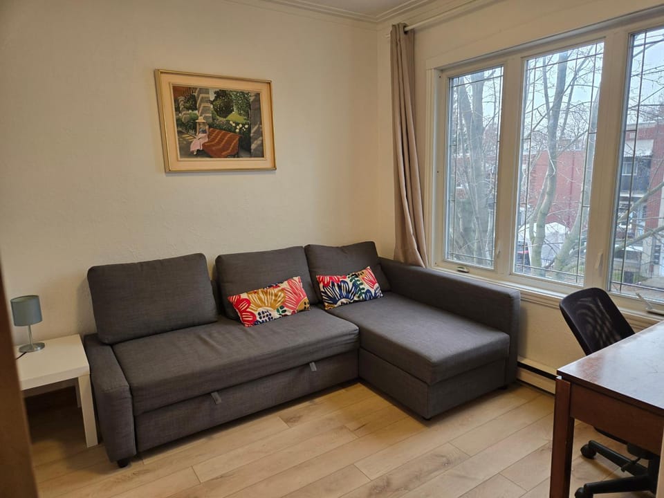 Comfort apartment close to Metro Monk station with self check in Apartment in Montreal