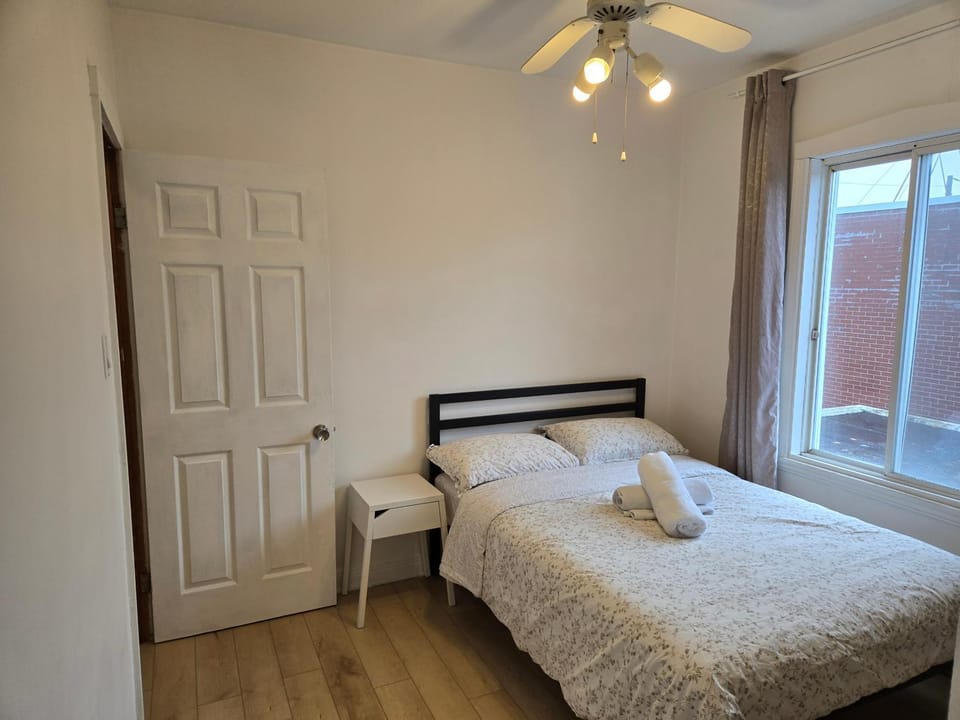 Comfort apartment close to Metro Monk station with self check in Apartment in Montreal