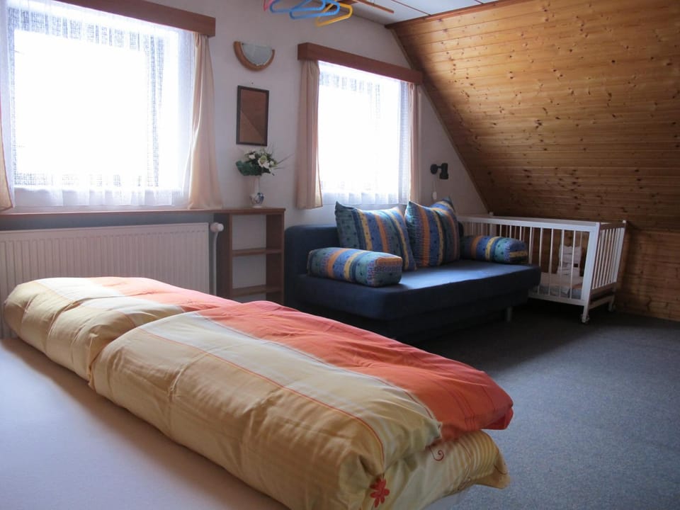 Bed, Photo of the whole room, cot