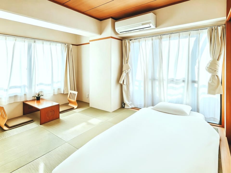 Bedroom, air conditioner