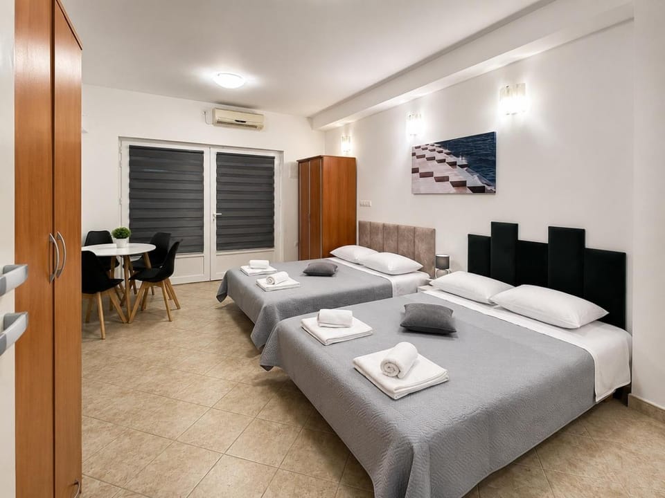 Central Garden Studio, Walk to Old Town Apartment in Zadar