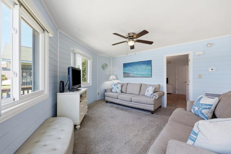 Catching Rays - Walk to Beach, Fire Pit, Dogs OK Apartment in Surf City