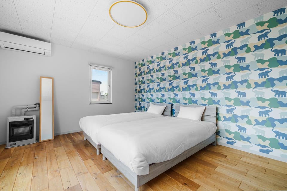 Bed, Bedroom, heating, air conditioner