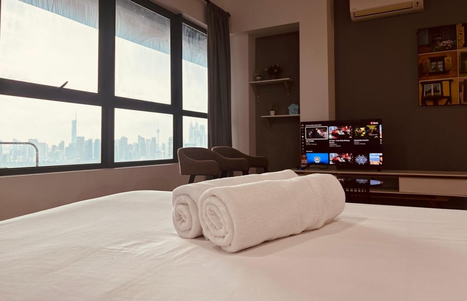 Bed, TV and multimedia, Bedroom, air conditioner