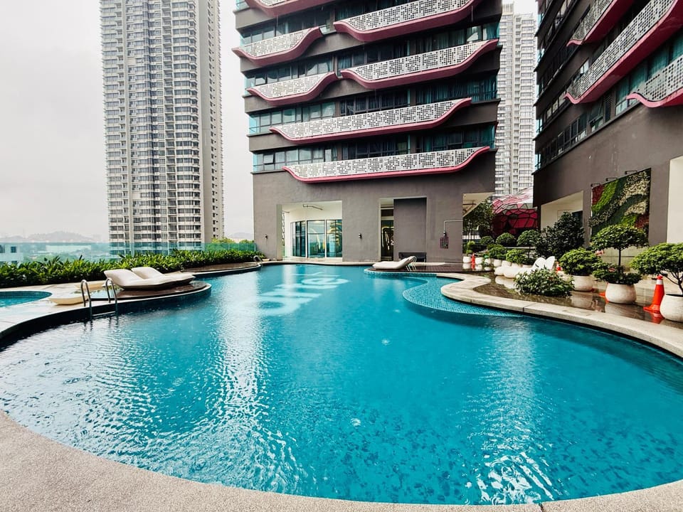 Property building, Day, Pool view, Swimming pool