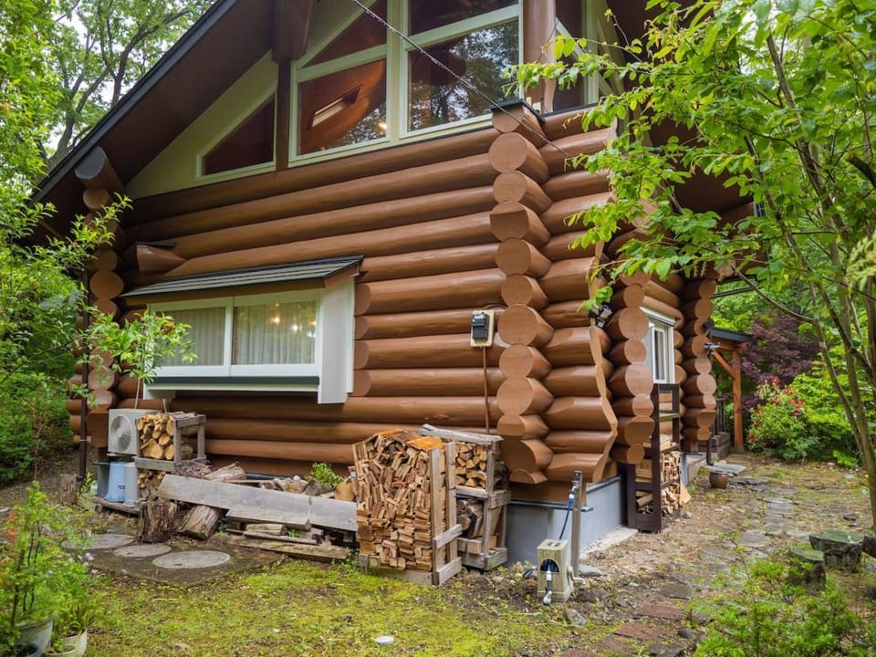 Nasu Forest Log House House in Japan
