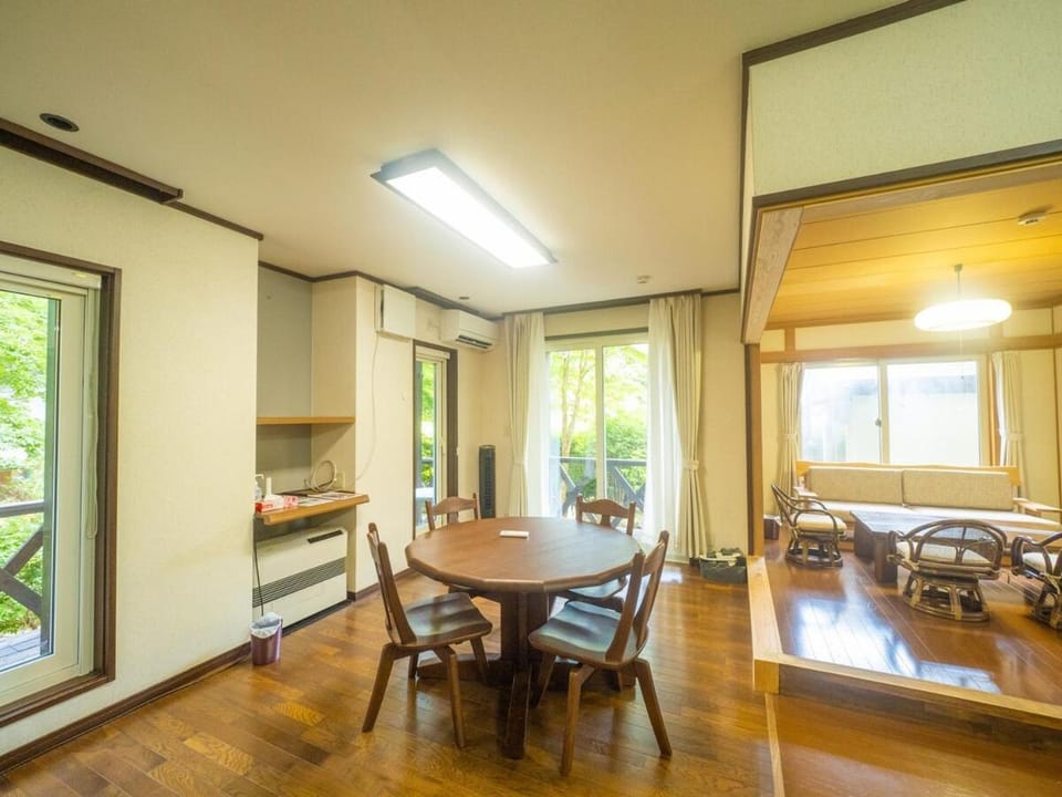 最大14名 通り向かいの姉妹宿2棟貸切ステイ グループ旅行に最適 House in Japan