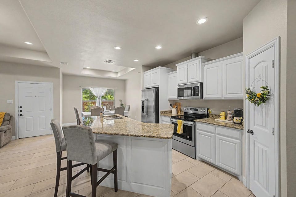 Custom 3BR near Dickies, TCU & Stockyards House in Fort Worth