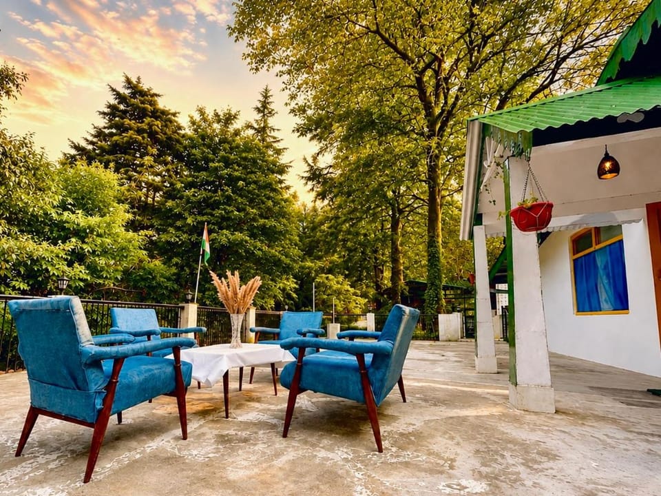 Patio, Day, Seating area