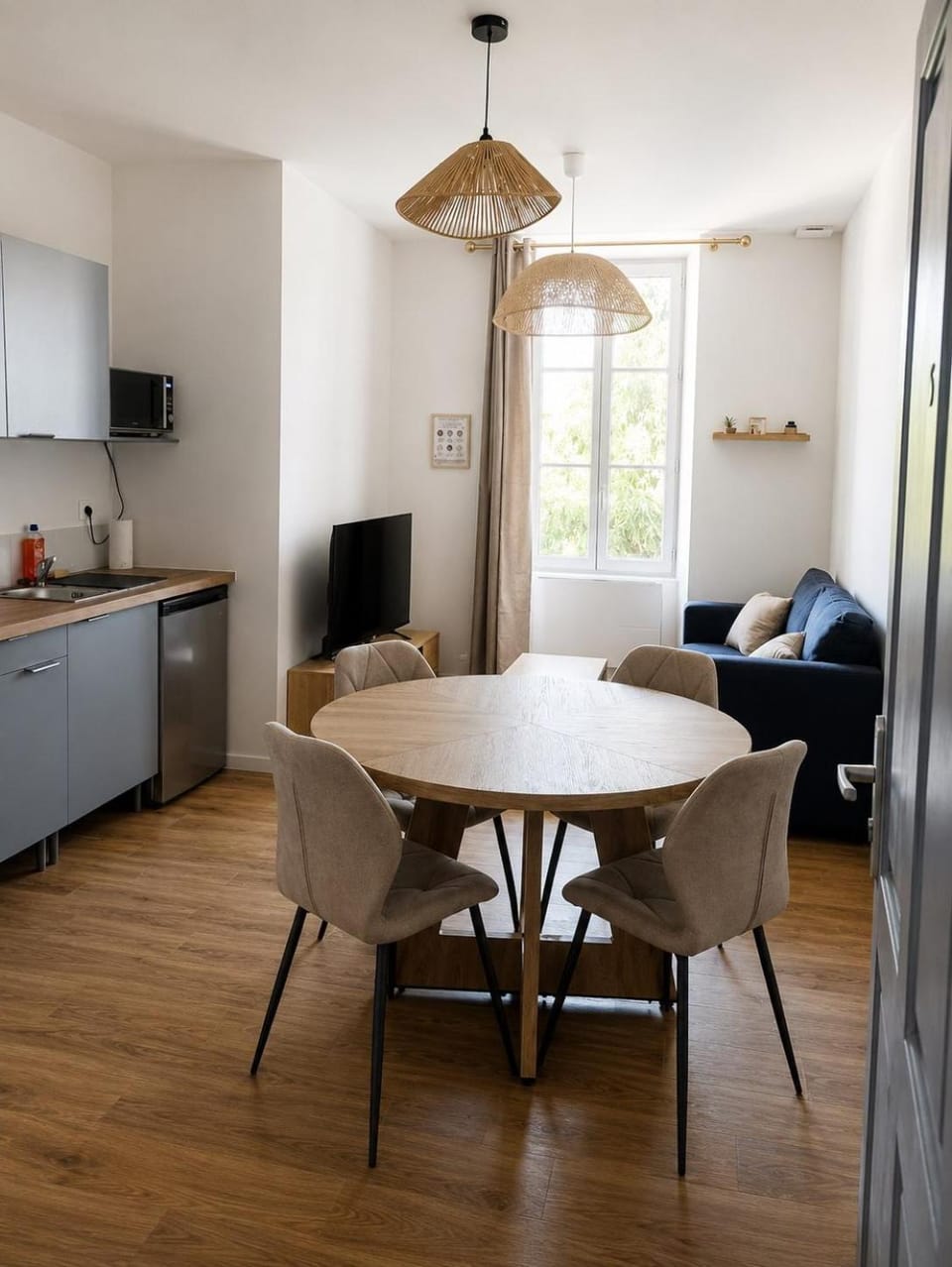 Kitchen or kitchenette, Living room