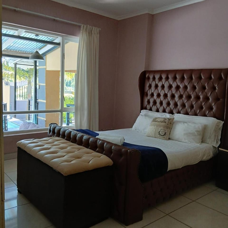 Spacious Executive Stay in Waterford Park House in Africa