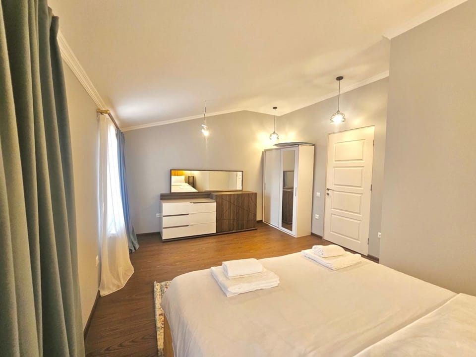 Bed, Photo of the whole room, Bedroom, wardrobe