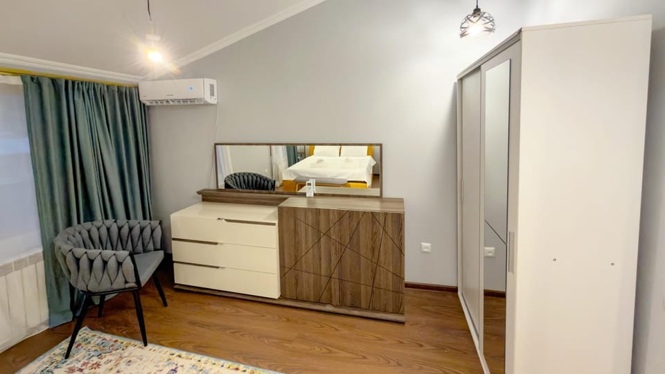 Bedroom, wardrobe, air conditioner