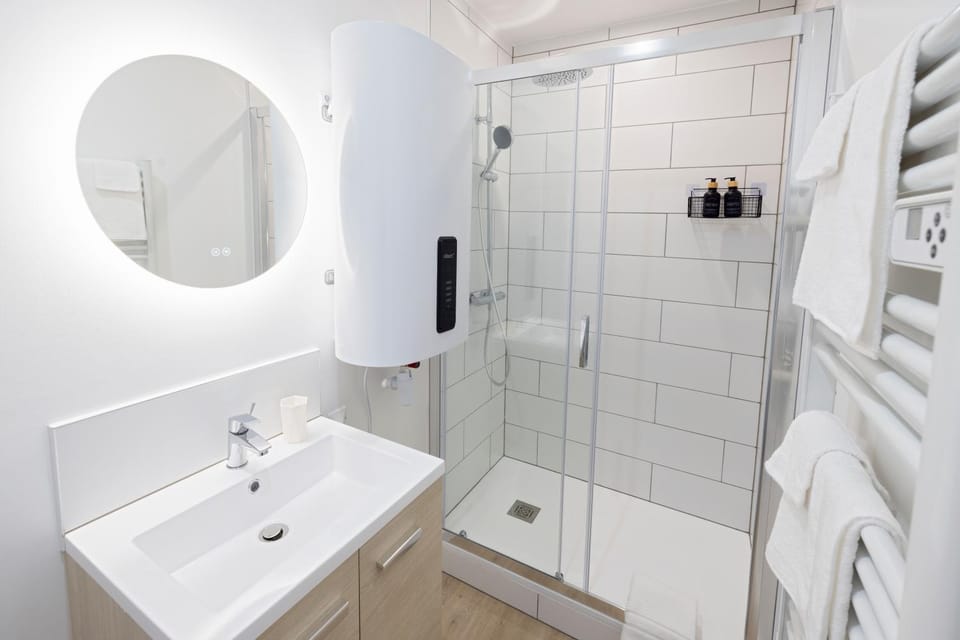 Shower, Bathroom, towels