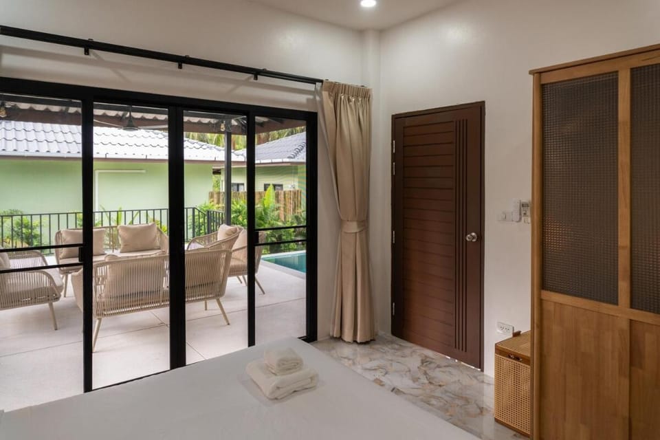 Luxury Villa with Private Pool, Srithanu Apartment in Ko Pha-ngan Sub-district