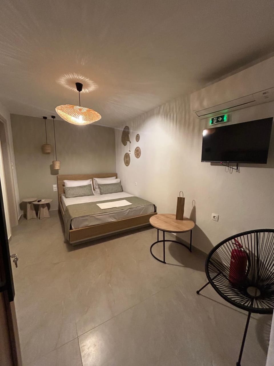 Communal lounge/ TV room, Bed, TV and multimedia, Photo of the whole room, Bedroom