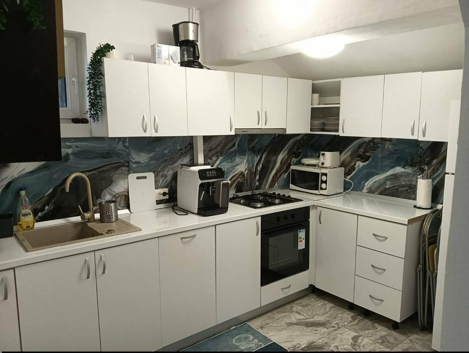 Kitchen or kitchenette, Communal kitchen