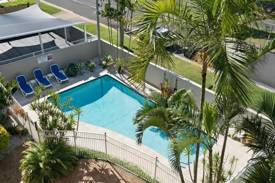Breakaway Beachside l Pool 150mtrs to Beach Apartment in Maroochydore