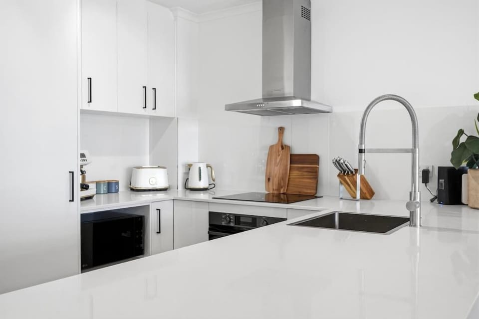 Breakaway Beachside l Pool 150mtrs to Beach Apartment in Maroochydore