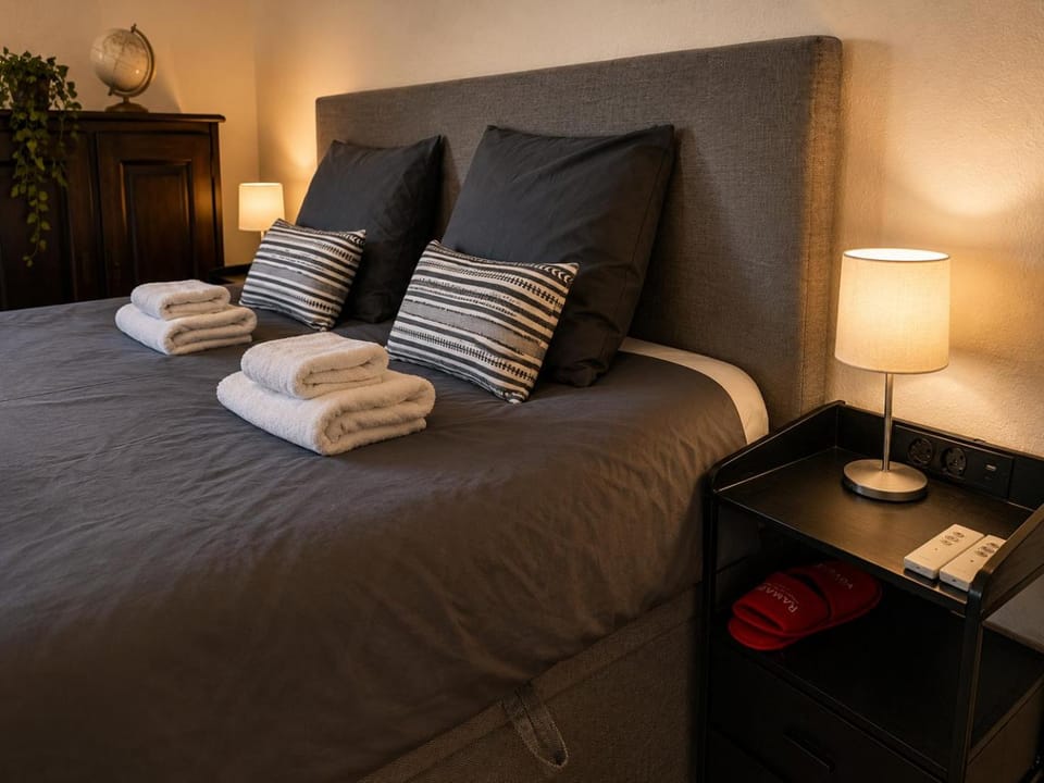 Bed, Photo of the whole room, Bedroom, towels