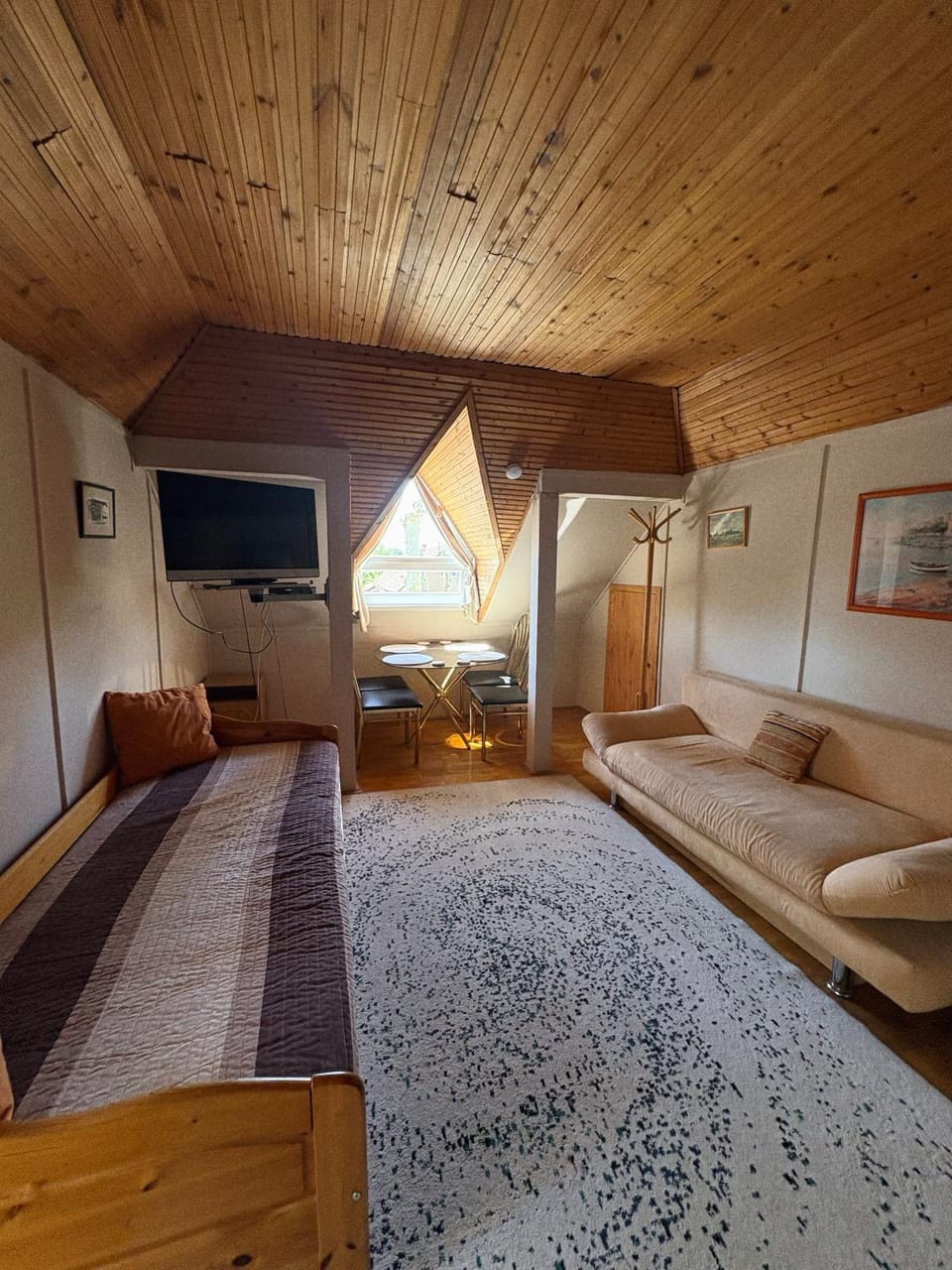 Communal lounge/ TV room, Bed, Photo of the whole room, Bedroom