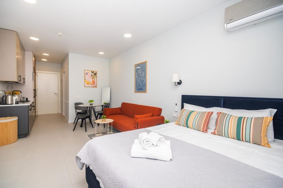 Kitchen or kitchenette, Living room, Photo of the whole room, Seating area, Bedroom