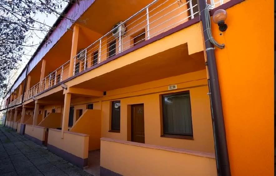 APARTMÁN NIKI - PATINCE - pár krokov od wellness a kúpaliska - so súkromnou terasou a množstvom hračiek Apartment in Slovakia