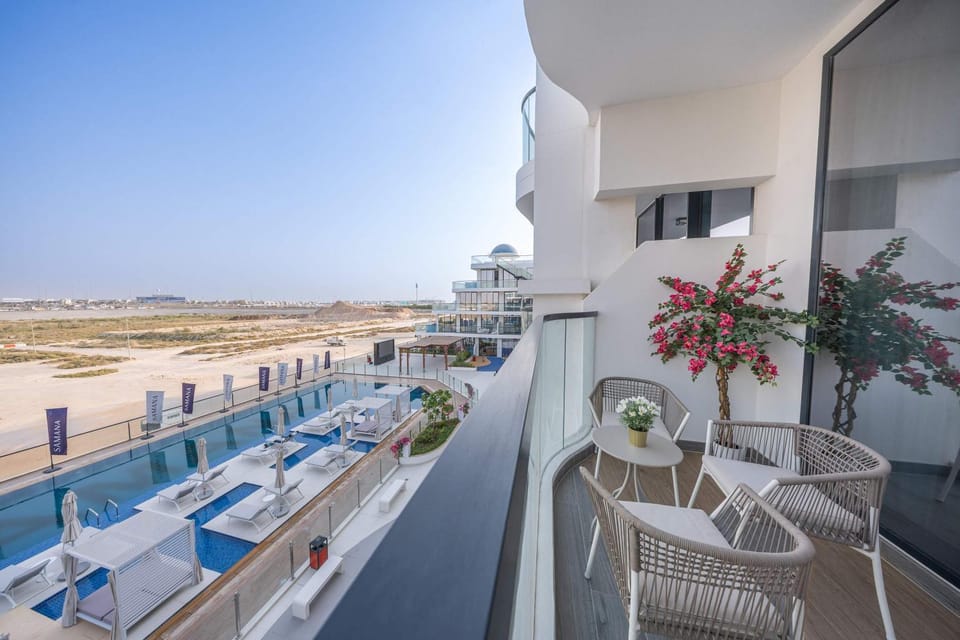 StayShort - Gorgeous Studio Apartment in Motor City Sleeps 3 with Balcony Apartment in Dubai