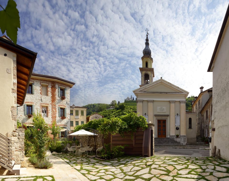 Property building, Place of worship, Garden view, Landmark view, Mountain view, Breakfast, Inner courtyard view