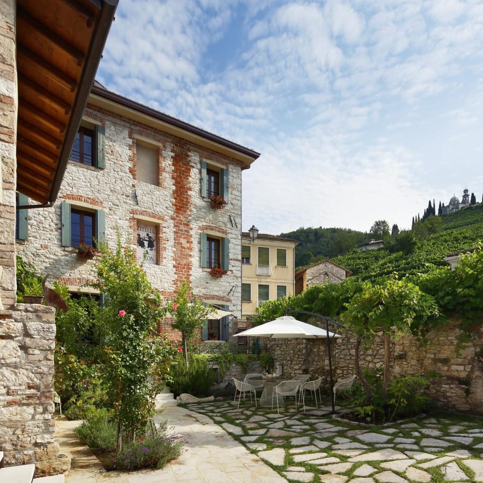 Property building, View (from property/room), Garden view, Mountain view, Breakfast, Inner courtyard view