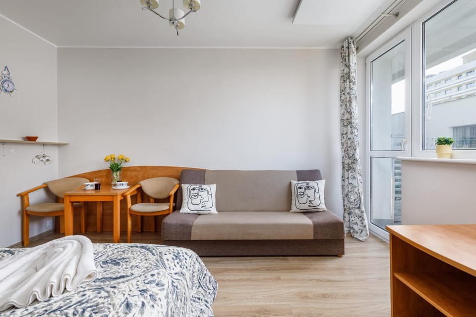 Bed, Living room, Photo of the whole room, Seating area, Dining area, Bedroom