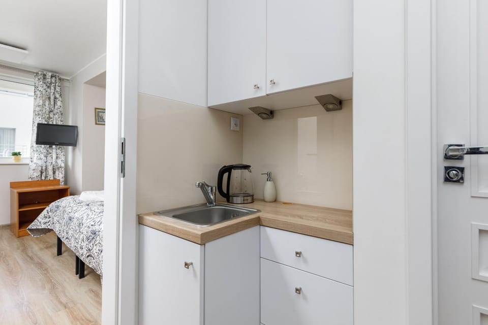 Bed, Coffee/tea facilities, Kitchen or kitchenette, Photo of the whole room, stove