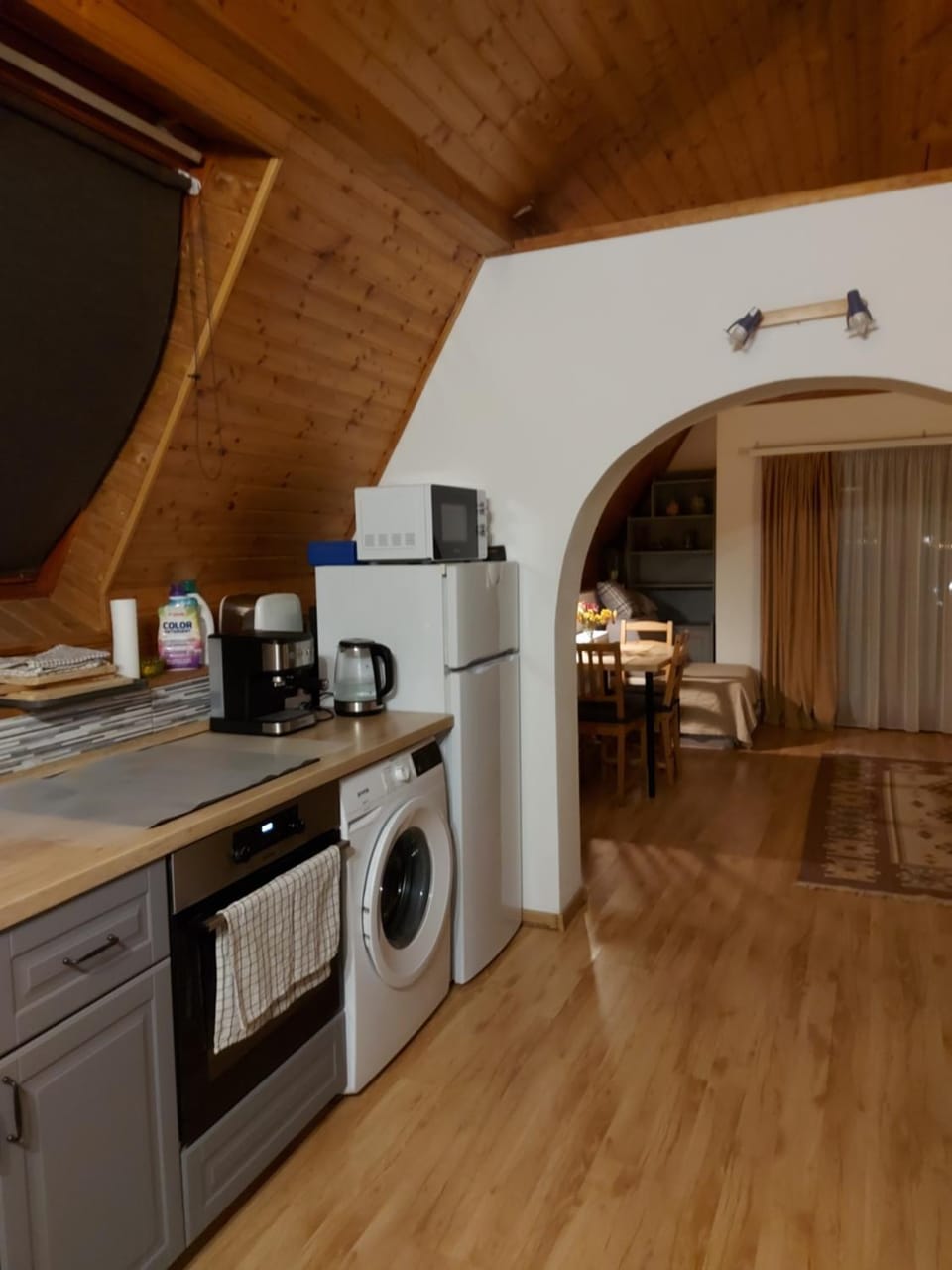 Coffee/tea facilities, Kitchen or kitchenette, oven, stove, toaster, washing machine
