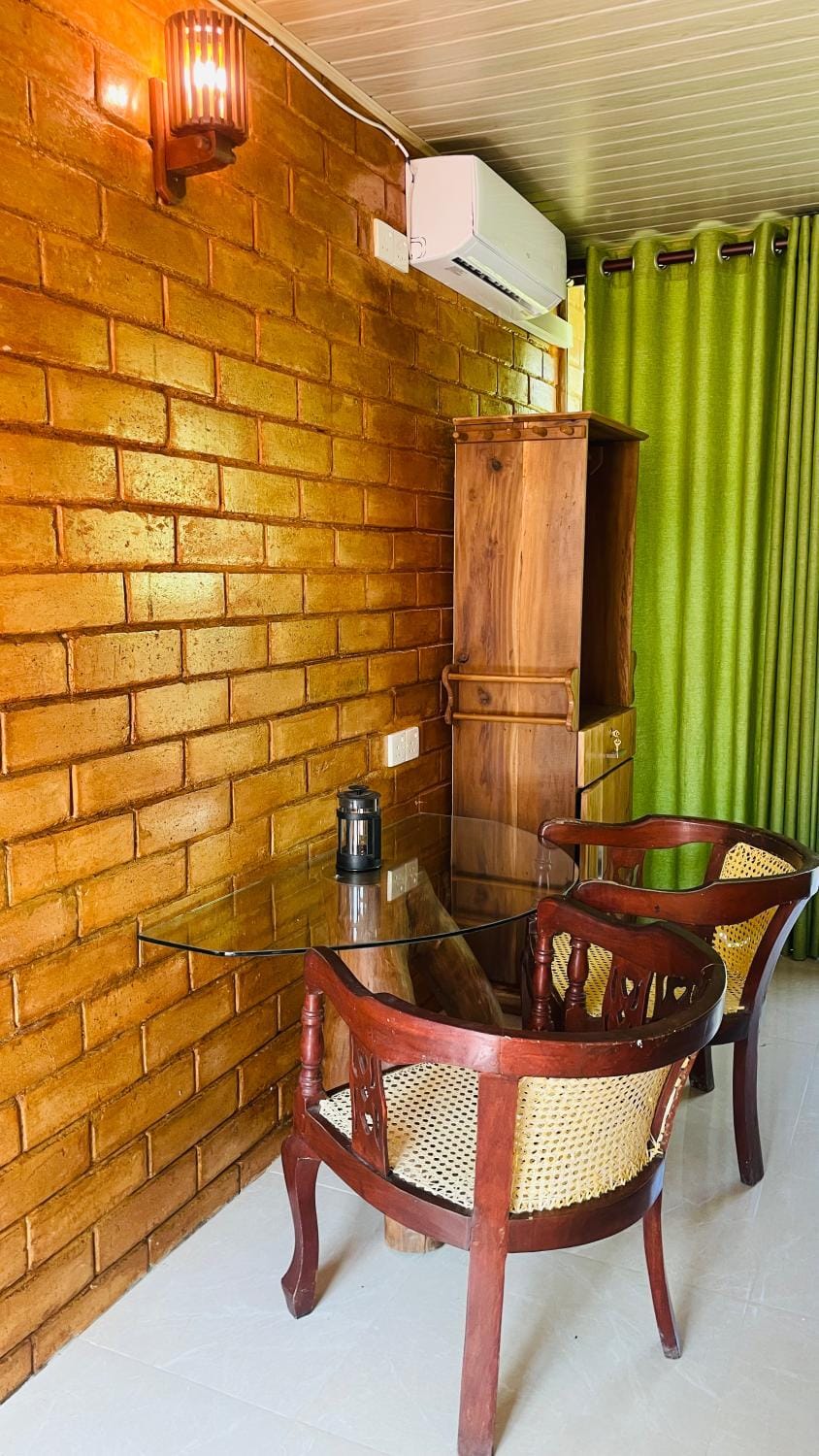 Seating area, Dining area