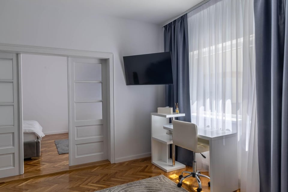 TV and multimedia, Photo of the whole room
