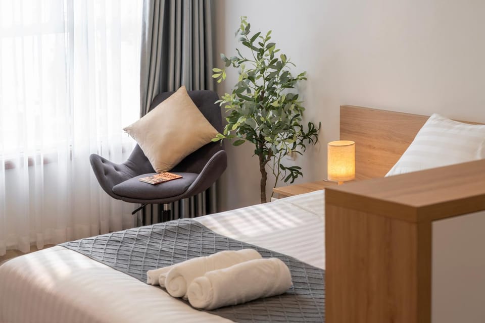 Bed, Photo of the whole room, Bedroom, towels