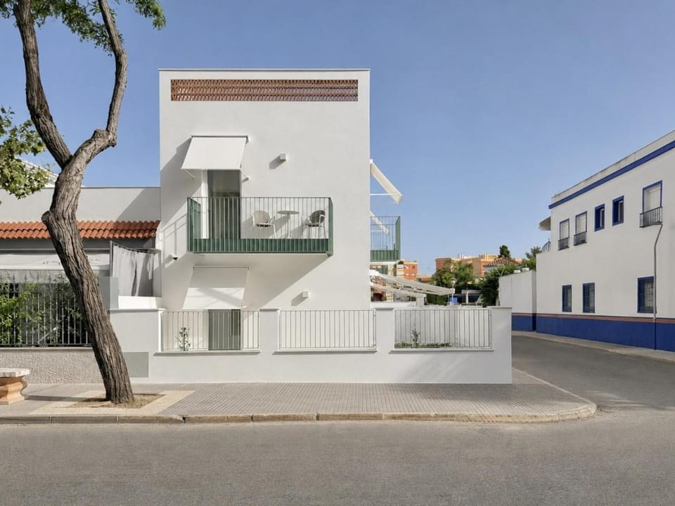 Property building, Neighbourhood