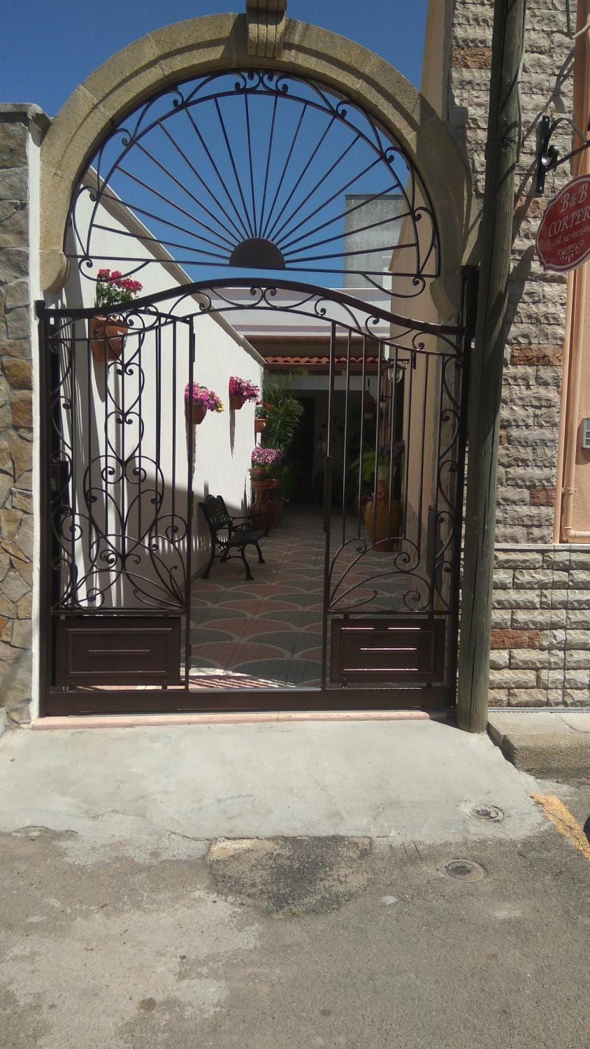Facade/entrance