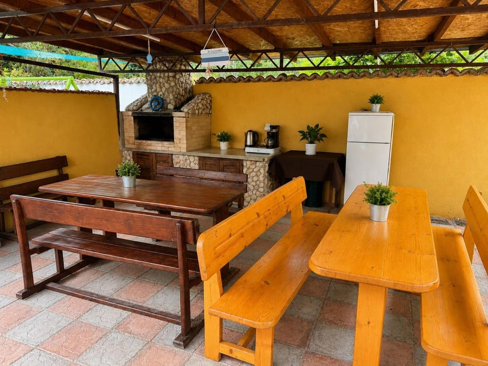 BBQ facilities, Kitchen or kitchenette
