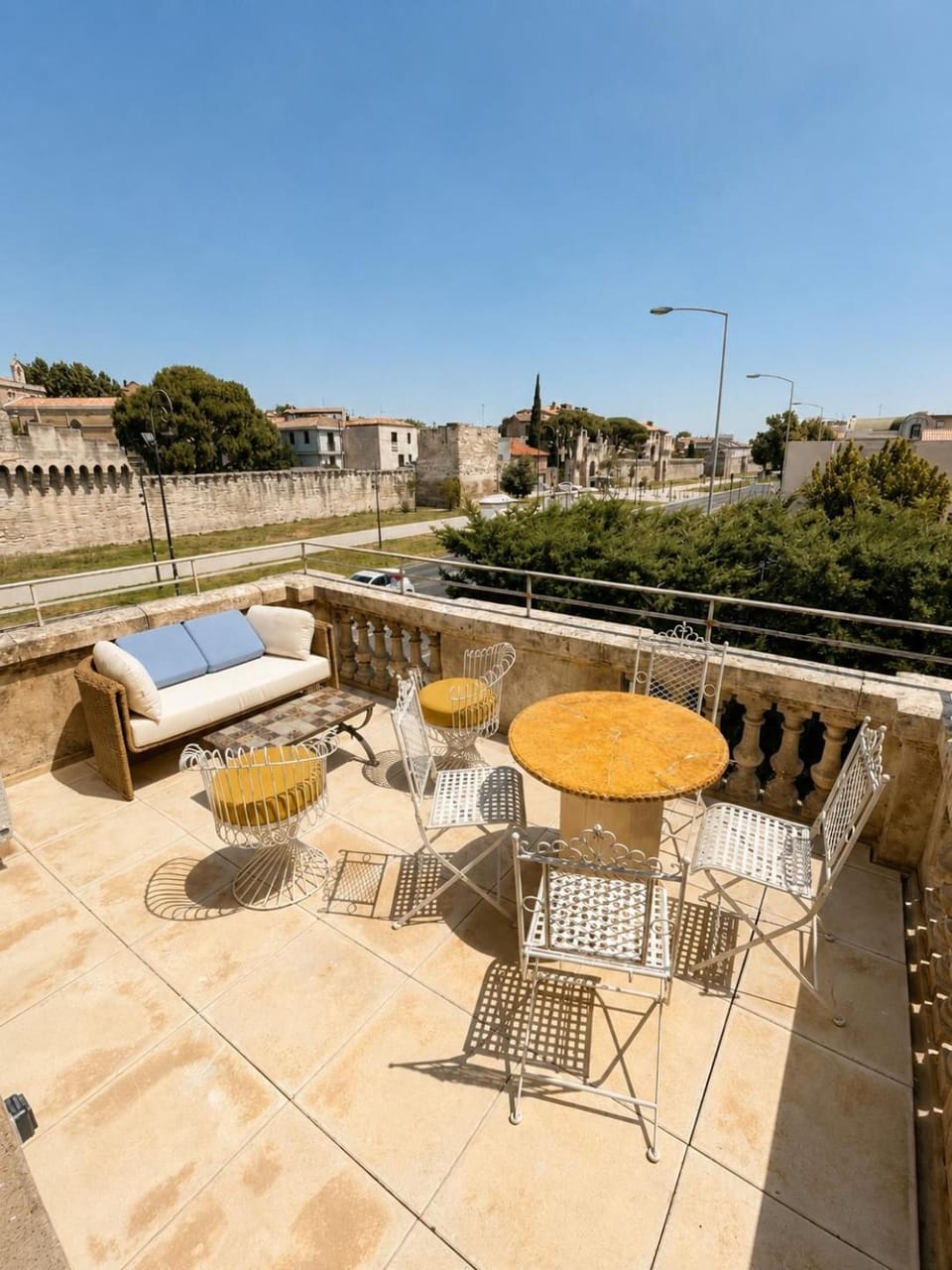 Le Manoir Saint-Michel - Face aux remparts Apartment in Avignon