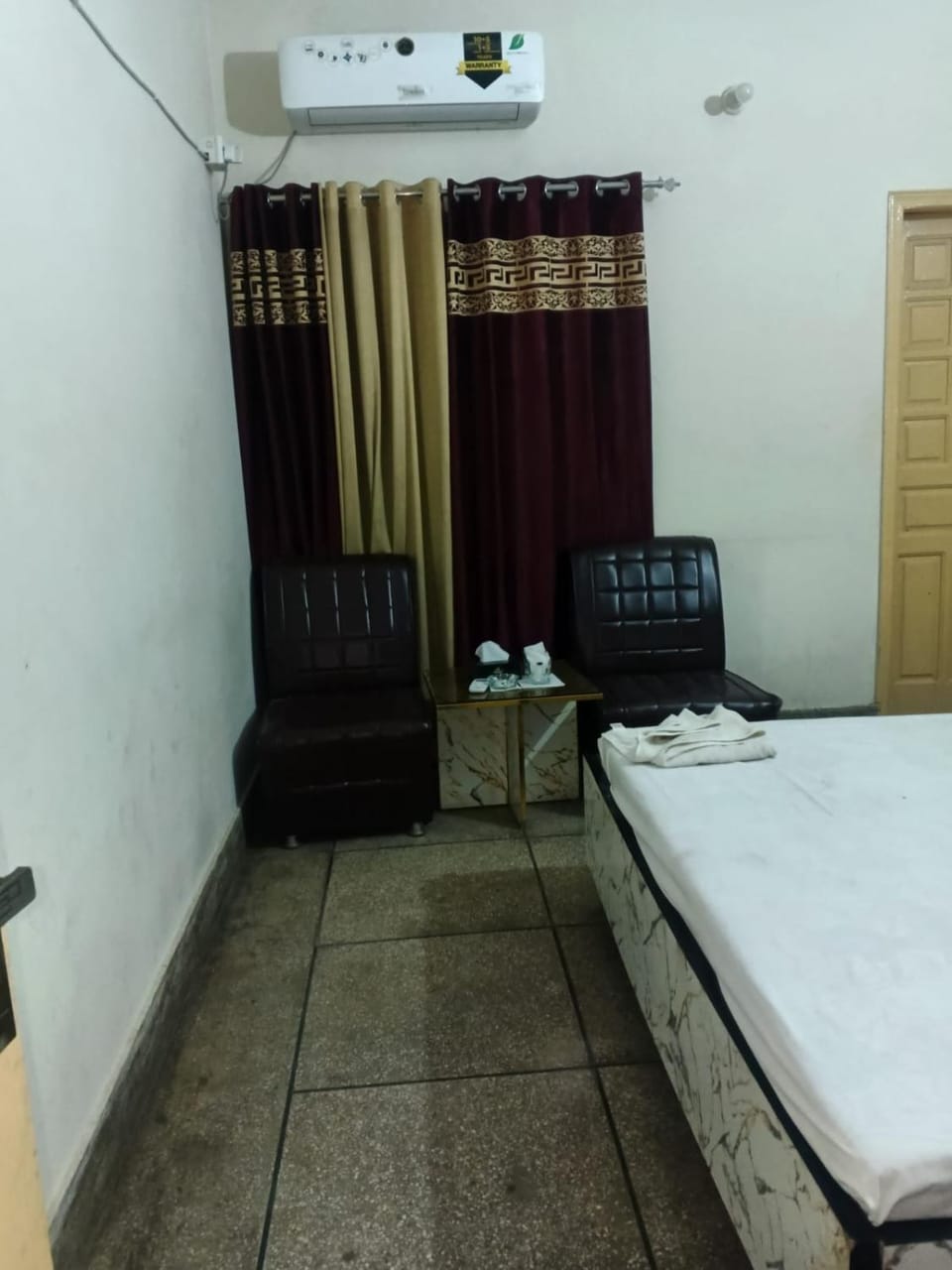 Bed, Seating area, Bedroom, air conditioner, air conditioner