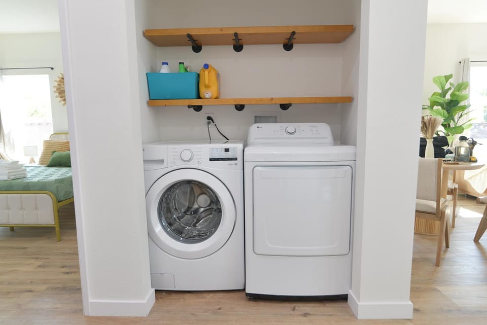 Ariels Adorable Abode, just 10 mins to Disneyland & Convention Center House in Stanton