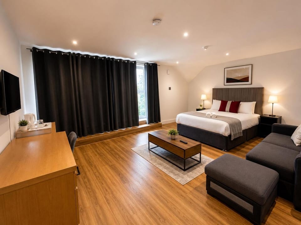 Bed, TV and multimedia, Living room, Photo of the whole room, Bedroom