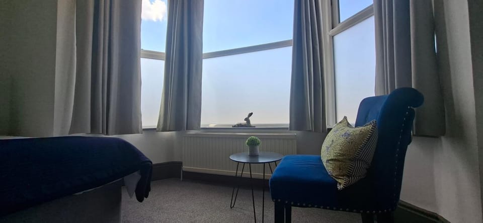Photo of the whole room, Seating area