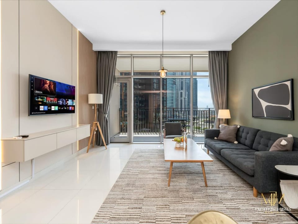 LUX 1BR with 2 balconies & workspace in Downtown Apartment in Dubai