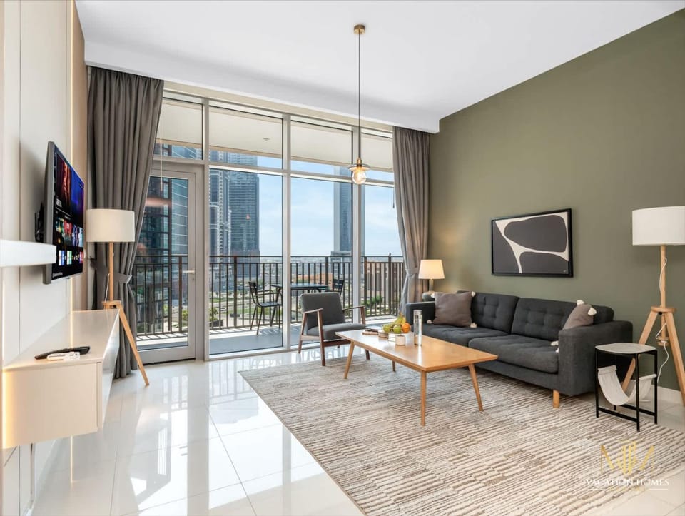 LUX 1BR with 2 balconies & workspace in Downtown Apartment in Dubai